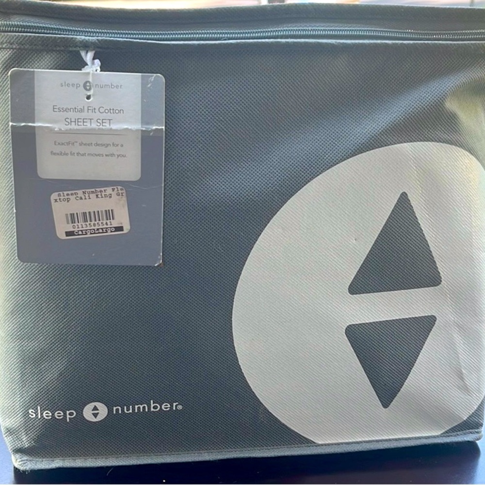Brand new    Essential fit cotton SHEET SET California King.